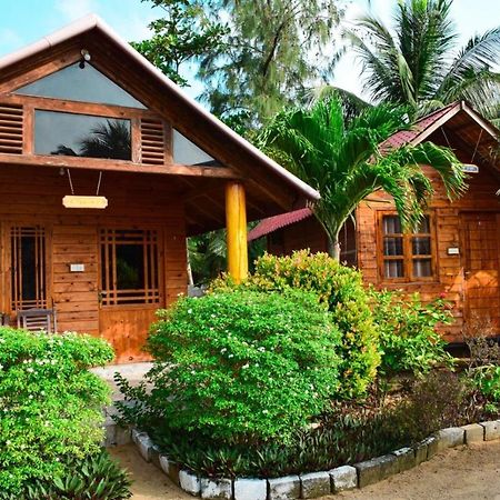 Mithra Paradise Beach Hotel Nilaveli Esterno foto