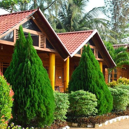 Mithra Paradise Beach Hotel Nilaveli Esterno foto