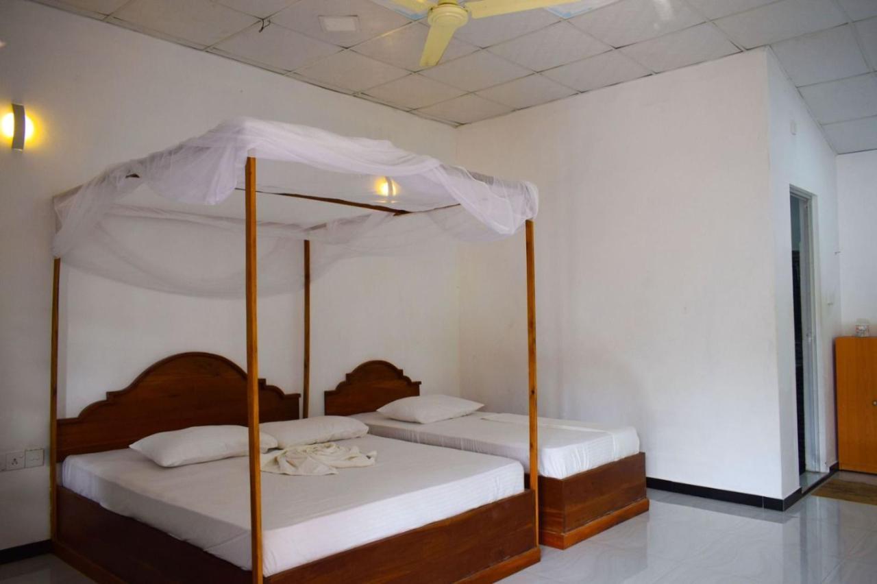 Mithra Paradise Beach Hotel Nilaveli Esterno foto