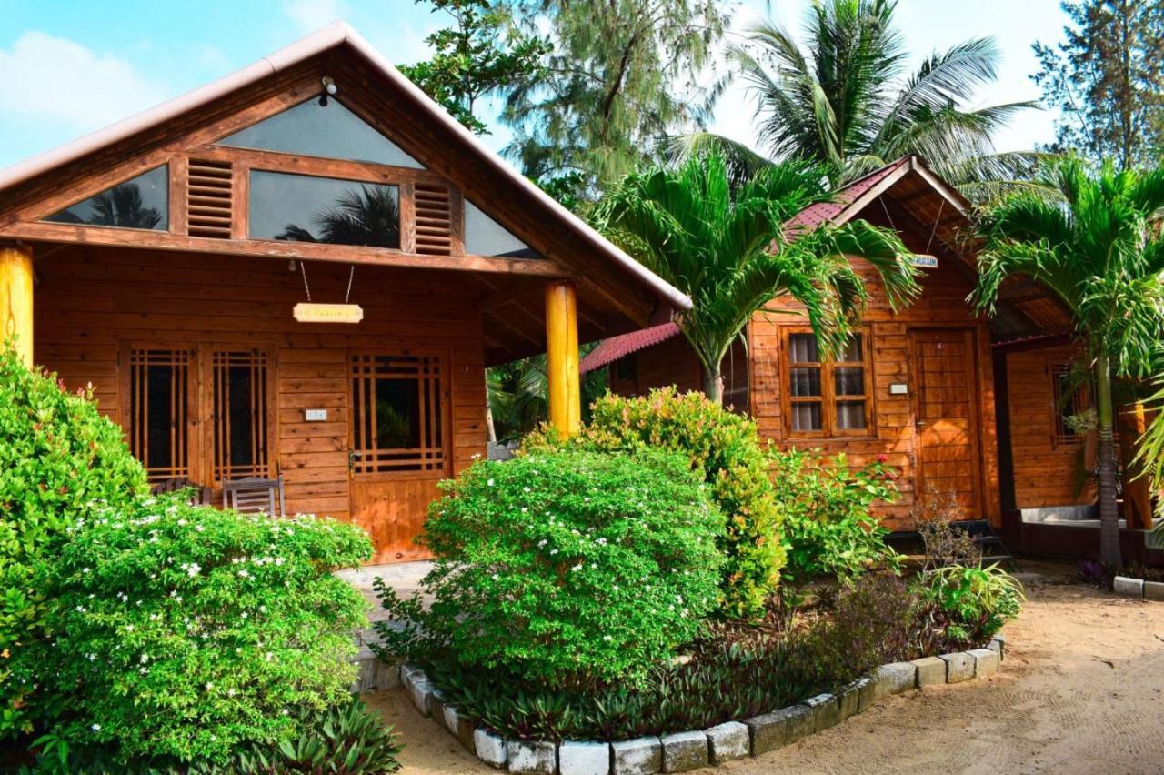 Mithra Paradise Beach Hotel Nilaveli Esterno foto