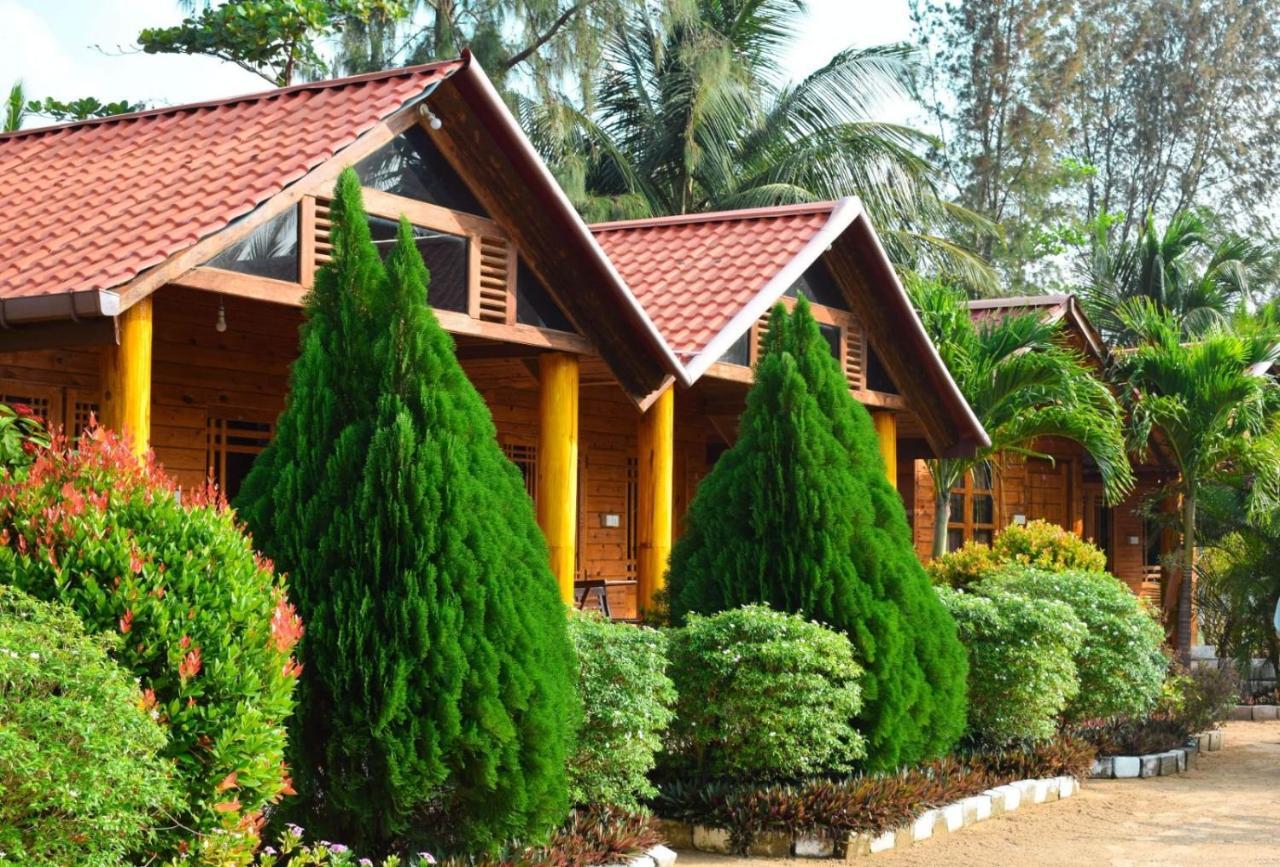 Mithra Paradise Beach Hotel Nilaveli Esterno foto