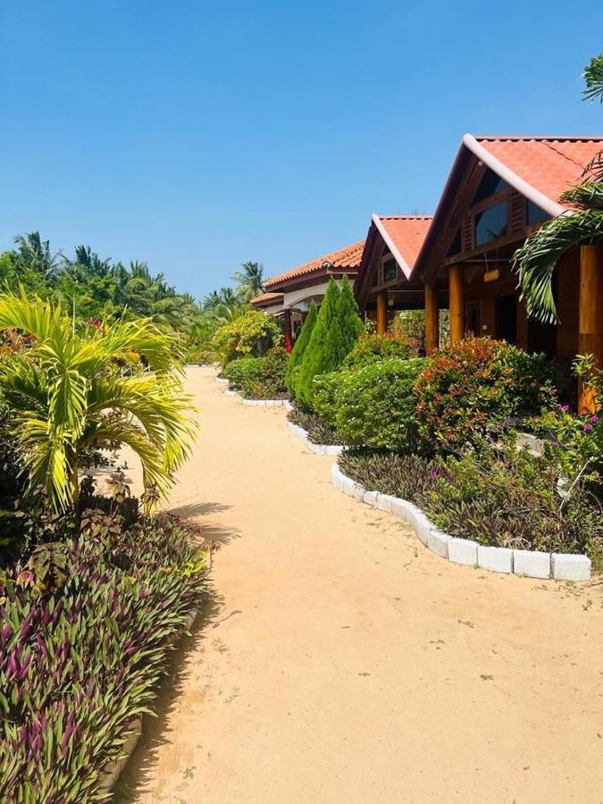Mithra Paradise Beach Hotel Nilaveli Esterno foto