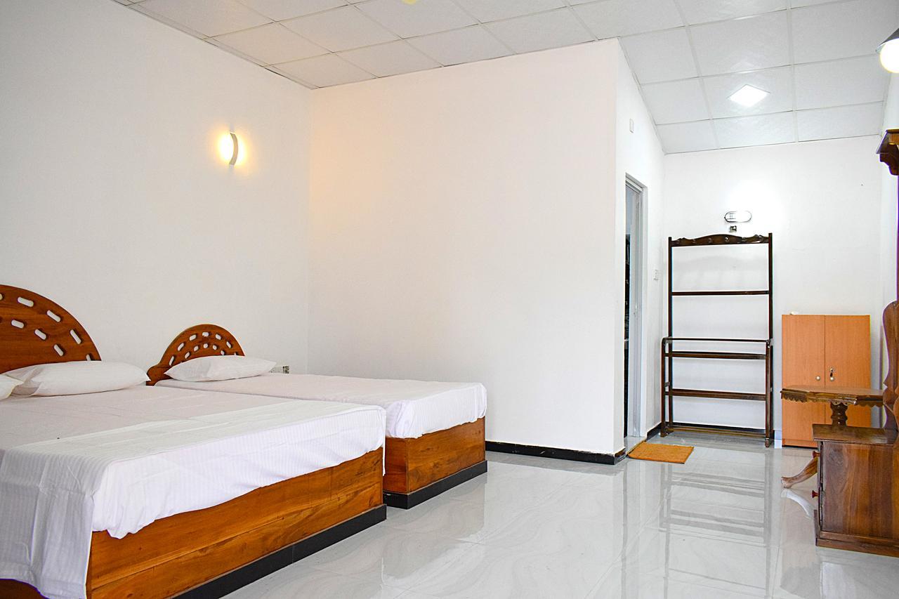 Mithra Paradise Beach Hotel Nilaveli Esterno foto