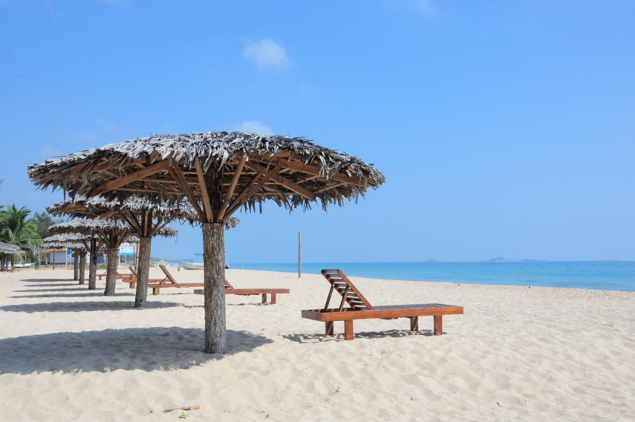 Mithra Paradise Beach Hotel Nilaveli Esterno foto